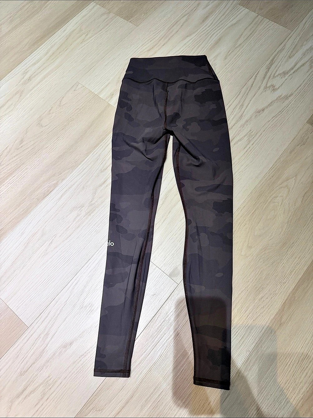 Alo Camo Athletic Leggings in Black & Gray Size XXS Like New